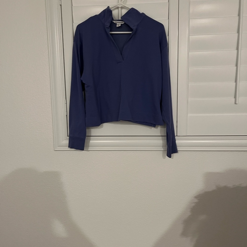 Athleta Women's v neck sweatshirt